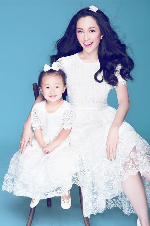 [Tất tần tật] Bí quyết chụp ảnh 2 mẹ con đẹp cùng các tips tạo dáng cùng Lavender studio