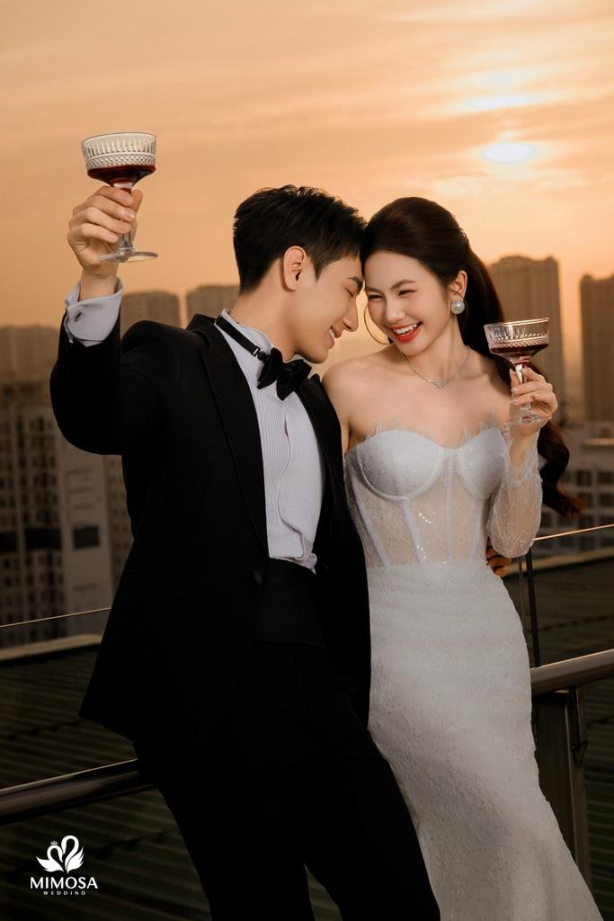 60+ cách tạo dáng chụp ảnh cưới tự nhiên và lãng mạn nhất 2025