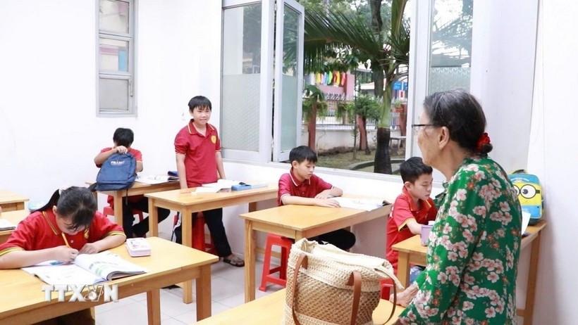 Bà giáo bán vé số nuôi 'lớp học tình thương' suốt 10 năm ở TPHCM