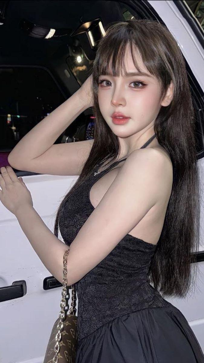 Hot Girl Tiểu Học Trần Huyền Châu Khoe Thân Hình Gợi Cảm Và Sexy