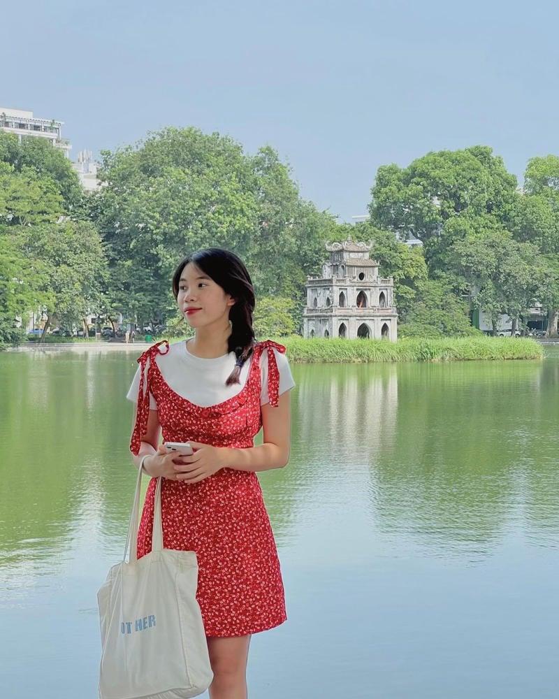 Góc chụp chị em ở Hồ Gươm